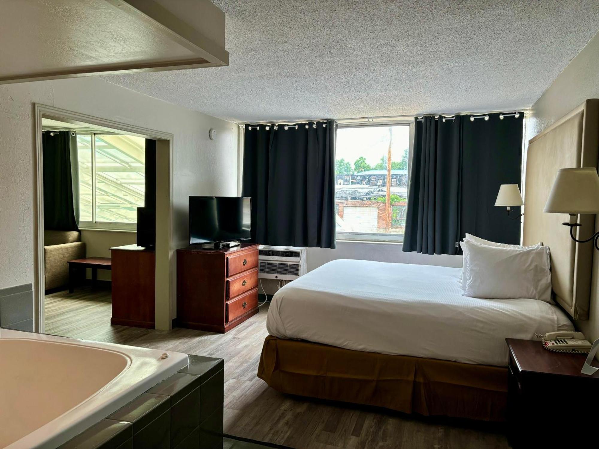Baymont By Wyndham Keokuk Hotel Exterior photo